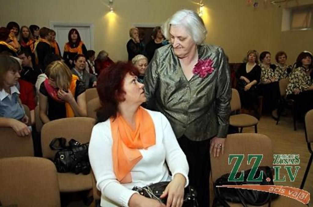 Jelgavas un Olaines novadu, kā arī Jelgavas pilsētas vokālo ansambļu skatē, kas sestdien risinājās Kalnciema kultūras namā, visaugstāko žūrijas novērtējumu – I pakāpes diplomu – ieguva vairāk nekā puse no klātesošajiem 20...