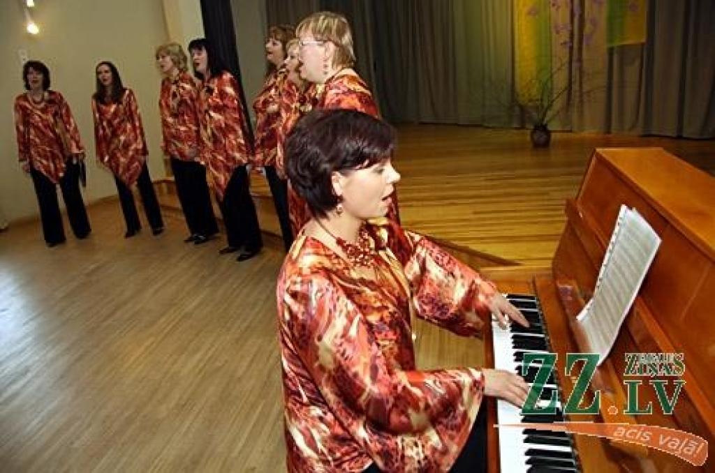Jelgavas un Olaines novadu, kā arī Jelgavas pilsētas vokālo ansambļu skatē, kas sestdien risinājās Kalnciema kultūras namā, visaugstāko žūrijas novērtējumu – I pakāpes diplomu – ieguva vairāk nekā puse no klātesošajiem 20...