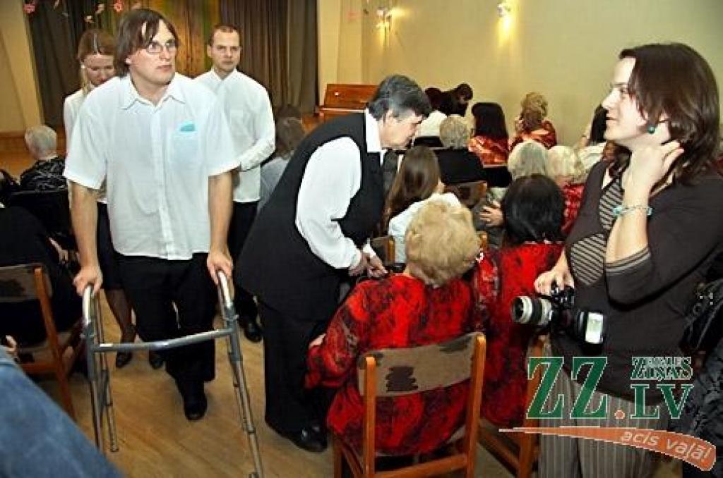 Jelgavas un Olaines novadu, kā arī Jelgavas pilsētas vokālo ansambļu skatē, kas sestdien risinājās Kalnciema kultūras namā, visaugstāko žūrijas novērtējumu – I pakāpes diplomu – ieguva vairāk nekā puse no klātesošajiem 20...