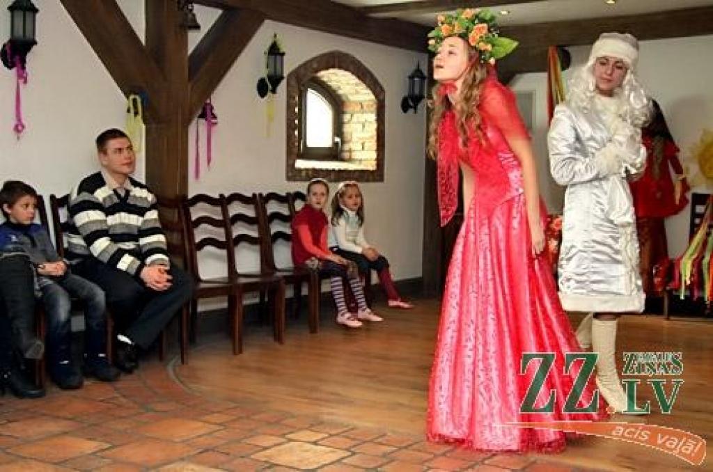 Klāt ir Masļeņica, kas pēc senām slāvu tradīcijām apzīmē ziemas beigas, kad pavasara atnākšana jāsagaida ar prieku un jautrību. Šogad Masļeņica ilgst no 28.februāra līdz 6.martam. Jelgavā to svin svētdien, 6.martā, ar virkni pasākumu 2....