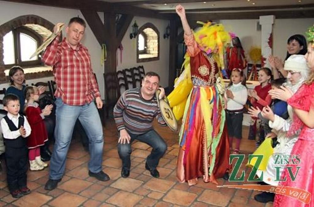 Klāt ir Masļeņica, kas pēc senām slāvu tradīcijām apzīmē ziemas beigas, kad pavasara atnākšana jāsagaida ar prieku un jautrību. Šogad Masļeņica ilgst no 28.februāra līdz 6.martam. Jelgavā to svin svētdien, 6.martā, ar virkni pasākumu 2....