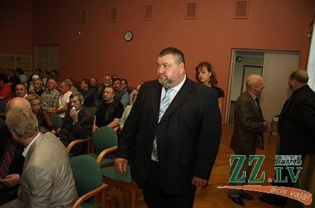 Šonedēļ, kad pasaule atzīmē Černobiļas atomelektrostacijas katastrofas 25.gadadienu, Jelgavas novada Domes zālē kopā tika aicināti 77 Jelgavas, 38 Jelgavas novada, kā arī 19 Ozolnieku novada vīri, kuri piedalījās katastrofas seku...