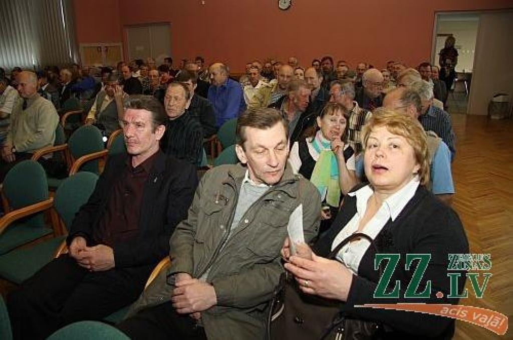 Šonedēļ, kad pasaule atzīmē Černobiļas atomelektrostacijas katastrofas 25.gadadienu, Jelgavas novada Domes zālē kopā tika aicināti 77 Jelgavas, 38 Jelgavas novada, kā arī 19 Ozolnieku novada vīri, kuri piedalījās katastrofas seku...