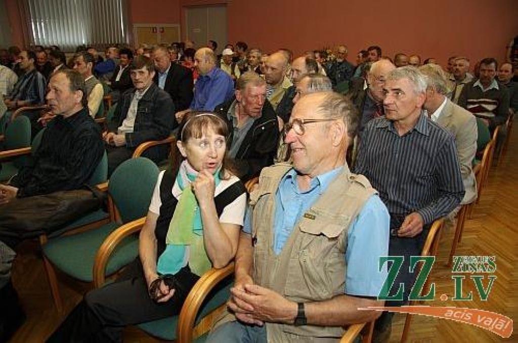 Šonedēļ, kad pasaule atzīmē Černobiļas atomelektrostacijas katastrofas 25.gadadienu, Jelgavas novada Domes zālē kopā tika aicināti 77 Jelgavas, 38 Jelgavas novada, kā arī 19 Ozolnieku novada vīri, kuri piedalījās katastrofas seku...