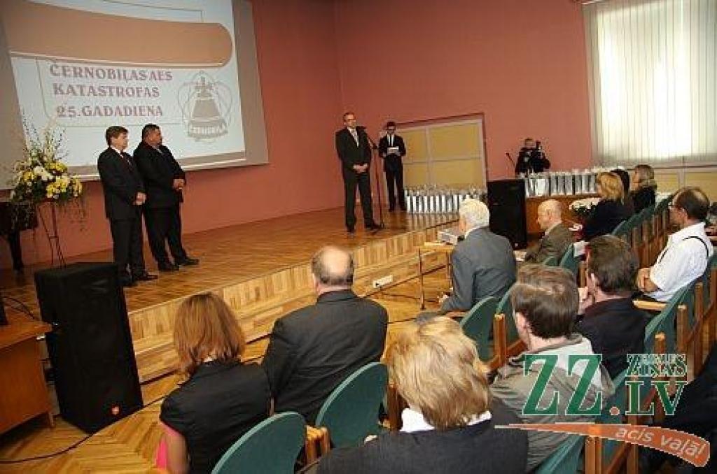 Šonedēļ, kad pasaule atzīmē Černobiļas atomelektrostacijas katastrofas 25.gadadienu, Jelgavas novada Domes zālē kopā tika aicināti 77 Jelgavas, 38 Jelgavas novada, kā arī 19 Ozolnieku novada vīri, kuri piedalījās katastrofas seku...