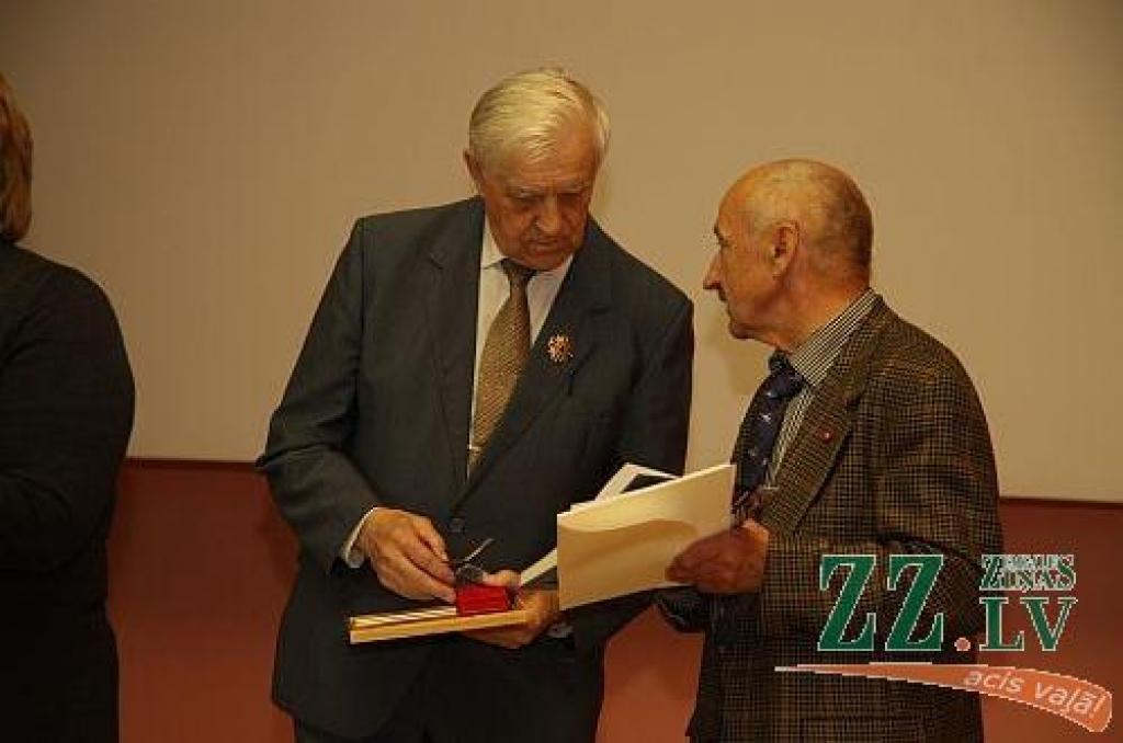 Šonedēļ, kad pasaule atzīmē Černobiļas atomelektrostacijas katastrofas 25.gadadienu, Jelgavas novada Domes zālē kopā tika aicināti 77 Jelgavas, 38 Jelgavas novada, kā arī 19 Ozolnieku novada vīri, kuri piedalījās katastrofas seku...
