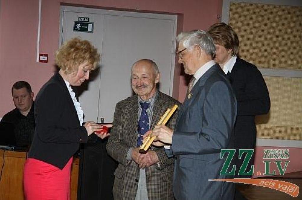Šonedēļ, kad pasaule atzīmē Černobiļas atomelektrostacijas katastrofas 25.gadadienu, Jelgavas novada Domes zālē kopā tika aicināti 77 Jelgavas, 38 Jelgavas novada, kā arī 19 Ozolnieku novada vīri, kuri piedalījās katastrofas seku...