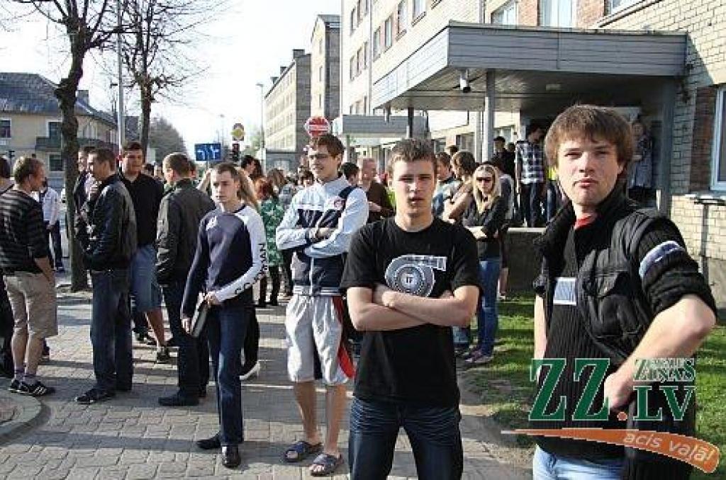 Pavasarī garāžās sāk rosīties auto sporta entuziasti, kuri nelaiž garām nevienu iespēju pārbaudīt un nostiprināt auto vadīšanas prasmes. Viens no pasākumiem, kas nodrošina vietu un laiku prasmju nostiprināšanai, ir ikgadējās Mehu dienas....