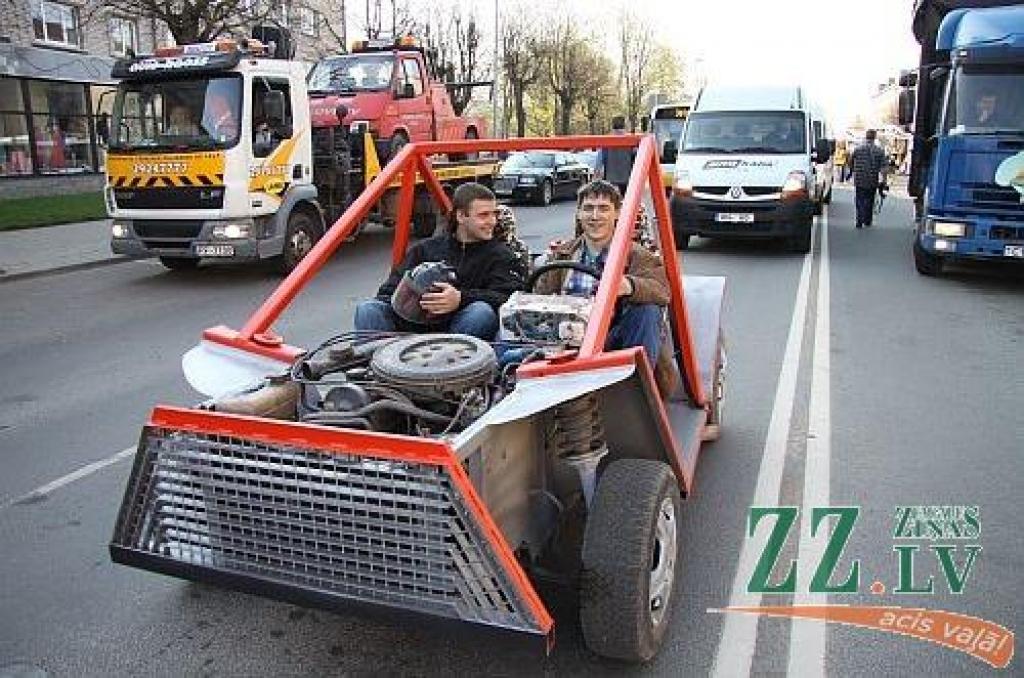 Pavasarī garāžās sāk rosīties auto sporta entuziasti, kuri nelaiž garām nevienu iespēju pārbaudīt un nostiprināt auto vadīšanas prasmes. Viens no pasākumiem, kas nodrošina vietu un laiku prasmju nostiprināšanai, ir ikgadējās Mehu dienas....