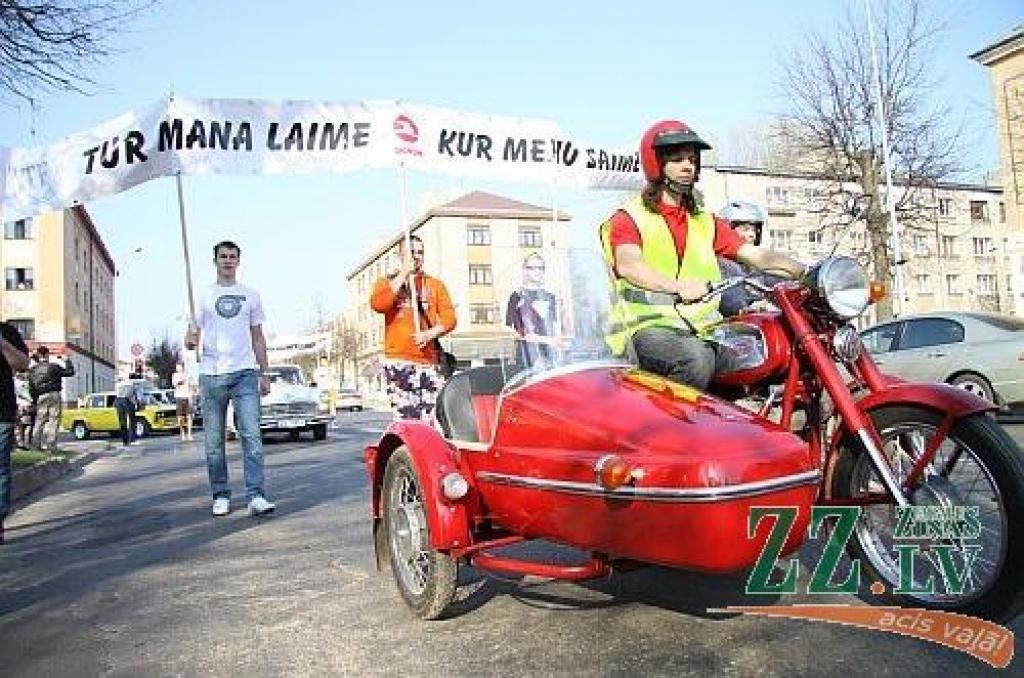 Pavasarī garāžās sāk rosīties auto sporta entuziasti, kuri nelaiž garām nevienu iespēju pārbaudīt un nostiprināt auto vadīšanas prasmes. Viens no pasākumiem, kas nodrošina vietu un laiku prasmju nostiprināšanai, ir ikgadējās Mehu dienas....