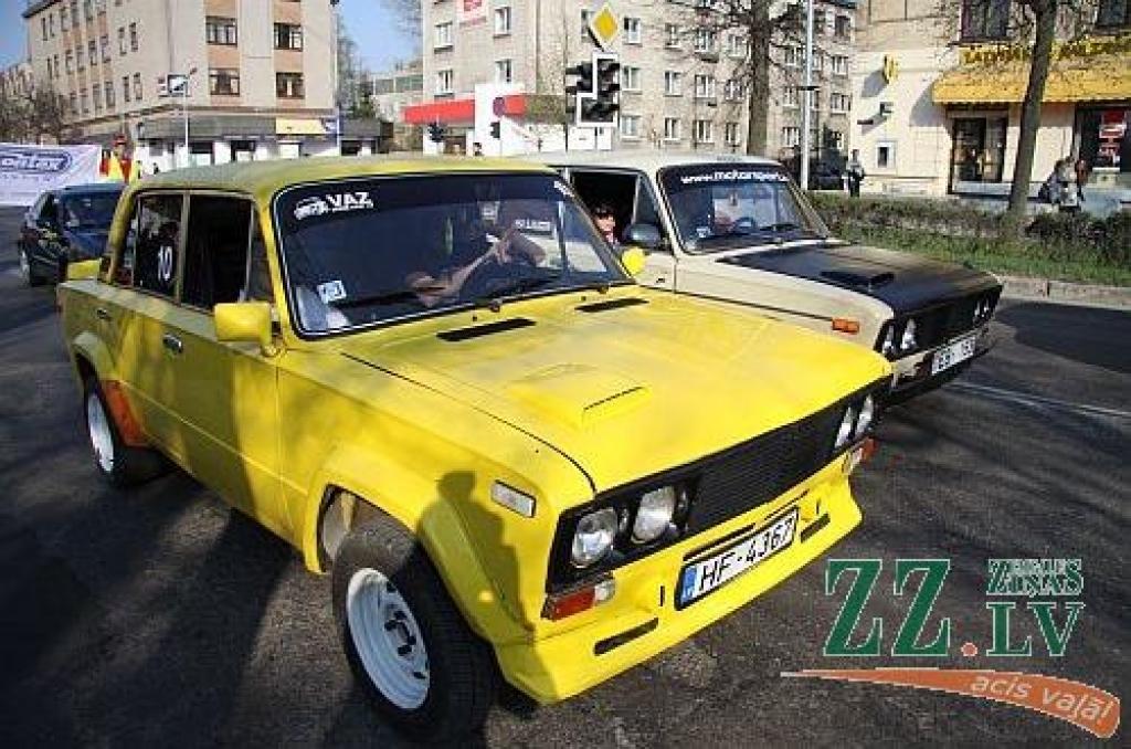 Pavasarī garāžās sāk rosīties auto sporta entuziasti, kuri nelaiž garām nevienu iespēju pārbaudīt un nostiprināt auto vadīšanas prasmes. Viens no pasākumiem, kas nodrošina vietu un laiku prasmju nostiprināšanai, ir ikgadējās Mehu dienas....