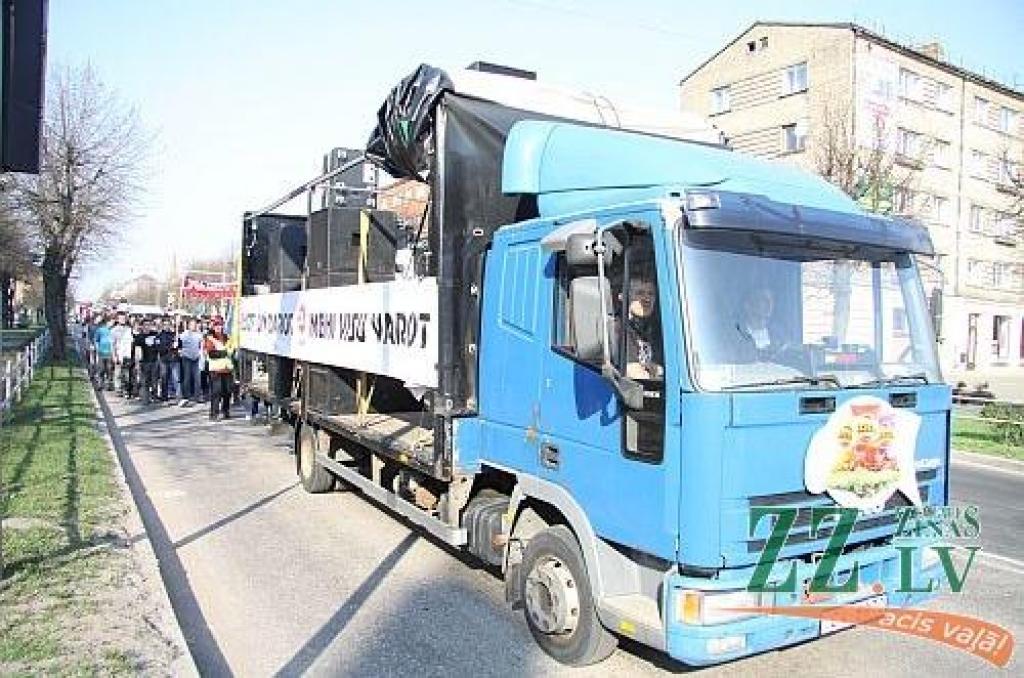 Pavasarī garāžās sāk rosīties auto sporta entuziasti, kuri nelaiž garām nevienu iespēju pārbaudīt un nostiprināt auto vadīšanas prasmes. Viens no pasākumiem, kas nodrošina vietu un laiku prasmju nostiprināšanai, ir ikgadējās Mehu dienas....