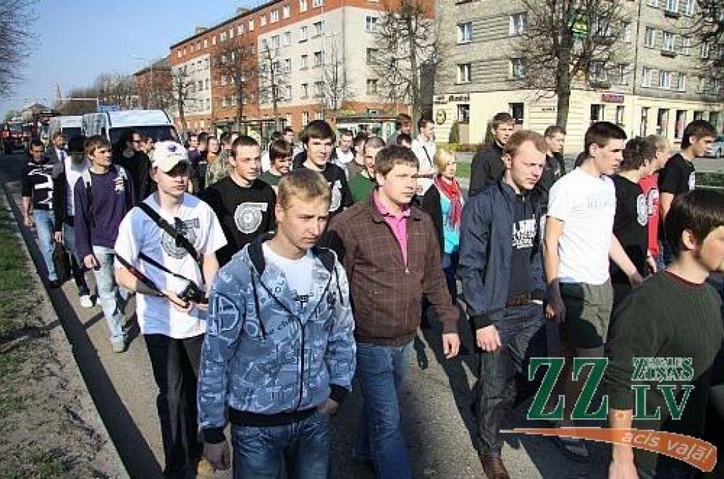 Pavasarī garāžās sāk rosīties auto sporta entuziasti, kuri nelaiž garām nevienu iespēju pārbaudīt un nostiprināt auto vadīšanas prasmes. Viens no pasākumiem, kas nodrošina vietu un laiku prasmju nostiprināšanai, ir ikgadējās Mehu dienas....