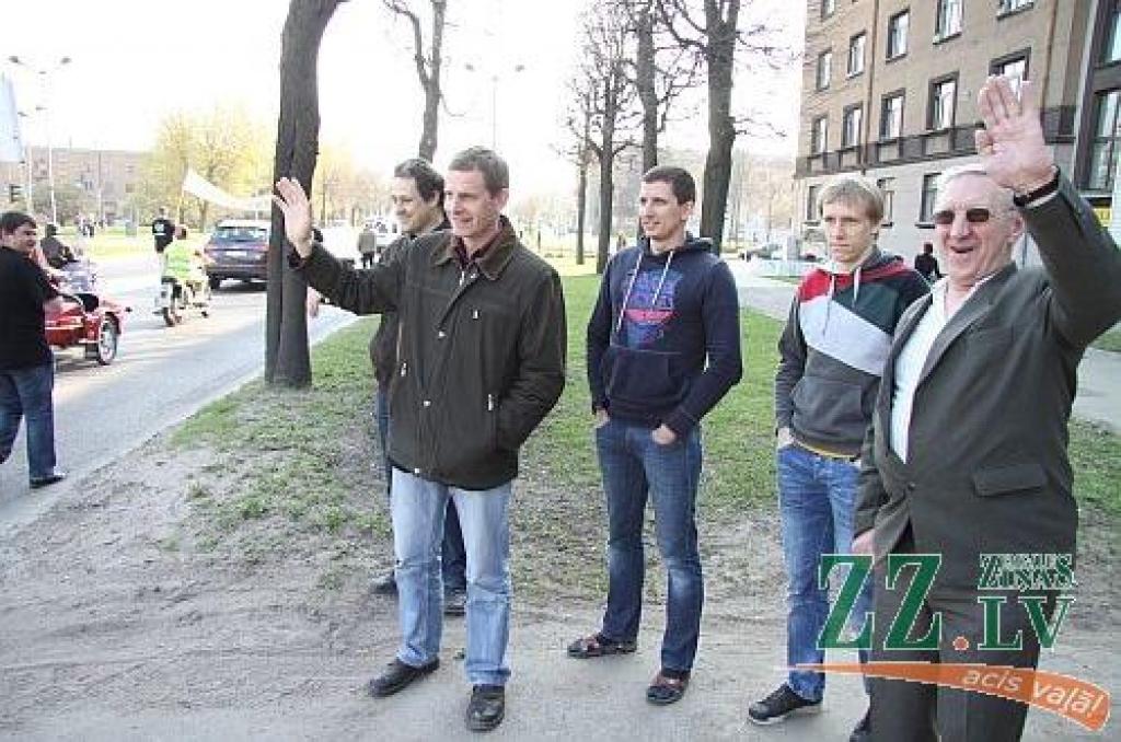 Pavasarī garāžās sāk rosīties auto sporta entuziasti, kuri nelaiž garām nevienu iespēju pārbaudīt un nostiprināt auto vadīšanas prasmes. Viens no pasākumiem, kas nodrošina vietu un laiku prasmju nostiprināšanai, ir ikgadējās Mehu dienas....