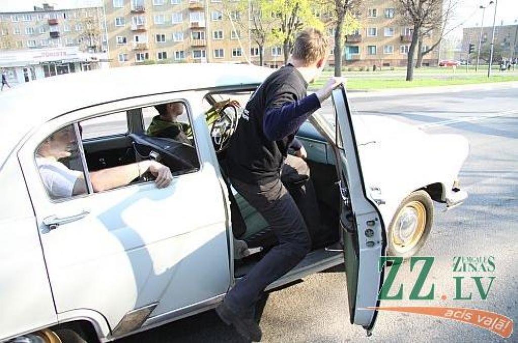 Pavasarī garāžās sāk rosīties auto sporta entuziasti, kuri nelaiž garām nevienu iespēju pārbaudīt un nostiprināt auto vadīšanas prasmes. Viens no pasākumiem, kas nodrošina vietu un laiku prasmju nostiprināšanai, ir ikgadējās Mehu dienas....