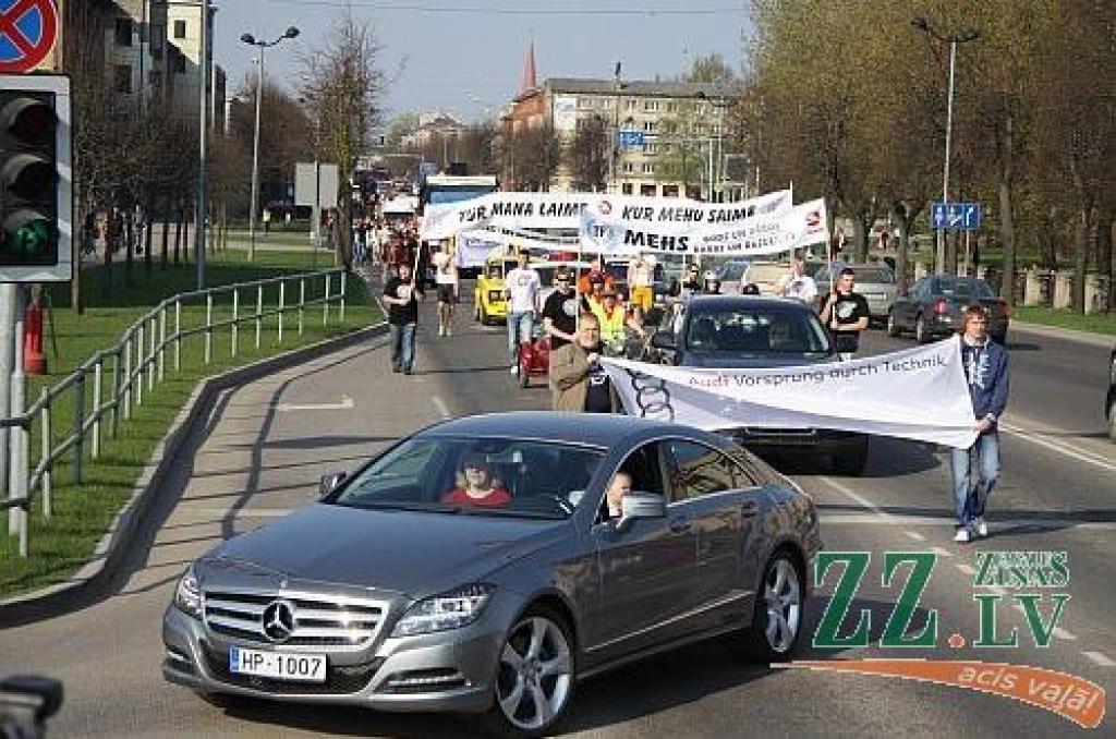 Pavasarī garāžās sāk rosīties auto sporta entuziasti, kuri nelaiž garām nevienu iespēju pārbaudīt un nostiprināt auto vadīšanas prasmes. Viens no pasākumiem, kas nodrošina vietu un laiku prasmju nostiprināšanai, ir ikgadējās Mehu dienas....