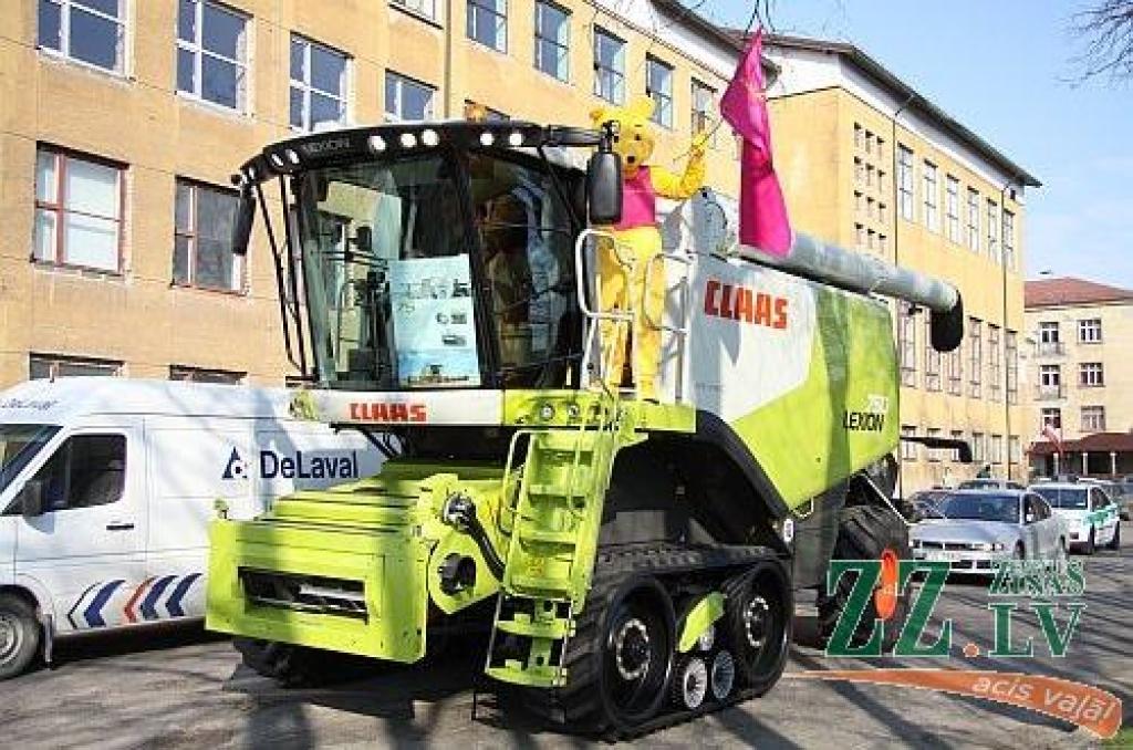 Pavasarī garāžās sāk rosīties auto sporta entuziasti, kuri nelaiž garām nevienu iespēju pārbaudīt un nostiprināt auto vadīšanas prasmes. Viens no pasākumiem, kas nodrošina vietu un laiku prasmju nostiprināšanai, ir ikgadējās Mehu dienas....