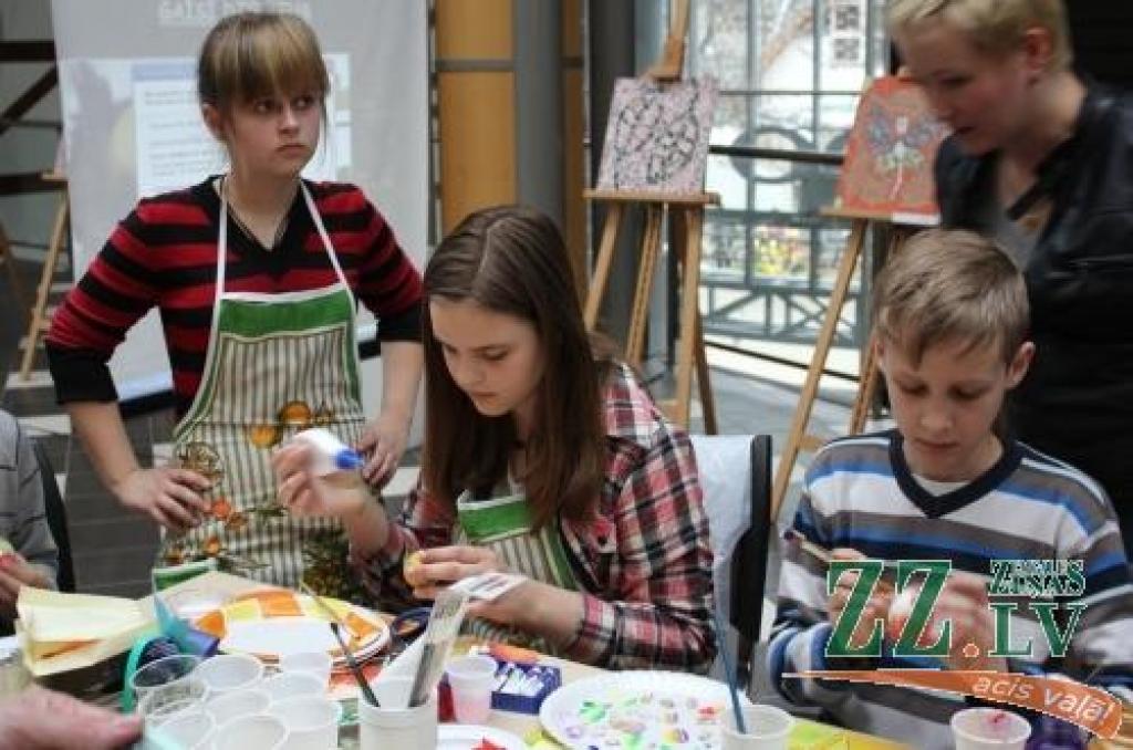 Jelgavas Sabiedrības Integrācijas pārvaldes organizētajā tirdziņā «Dāsnums mūžam neizsmeļams» 16.aprīlī pircēju atsaucība bija maza, secina tirgotāji. «Cilvēkiem nav naudas, lai pirktu mūsu lietas,» rezumē Jelgavas Pensionāru biedrības...