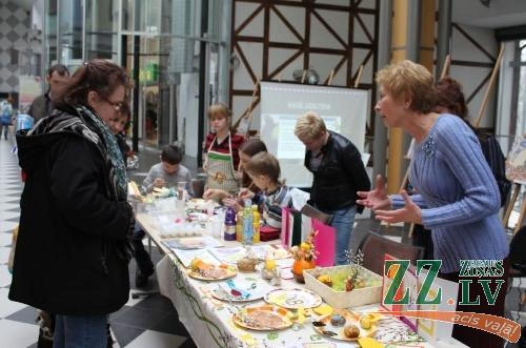 Jelgavas Sabiedrības Integrācijas pārvaldes organizētajā tirdziņā «Dāsnums mūžam neizsmeļams» 16.aprīlī pircēju atsaucība bija maza, secina tirgotāji. «Cilvēkiem nav naudas, lai pirktu mūsu lietas,» rezumē Jelgavas Pensionāru biedrības...