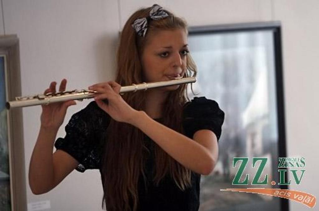 Jelgava, kā to Pavasara izstādes atklāšanā ceturtdien Ģ.Eliasa Vēstures un mākslas muzejā uzsvēra muzeja direktores vietniece Marija Kaupere, ir viena no pirmajām pilsētām, kas šogad aizsāk Mākslas dienu pasākumus Latvijā. Pie tam ar sen...