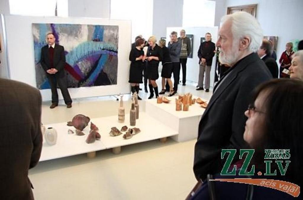 Jelgava, kā to Pavasara izstādes atklāšanā ceturtdien Ģ.Eliasa Vēstures un mākslas muzejā uzsvēra muzeja direktores vietniece Marija Kaupere, ir viena no pirmajām pilsētām, kas šogad aizsāk Mākslas dienu pasākumus Latvijā. Pie tam ar sen...