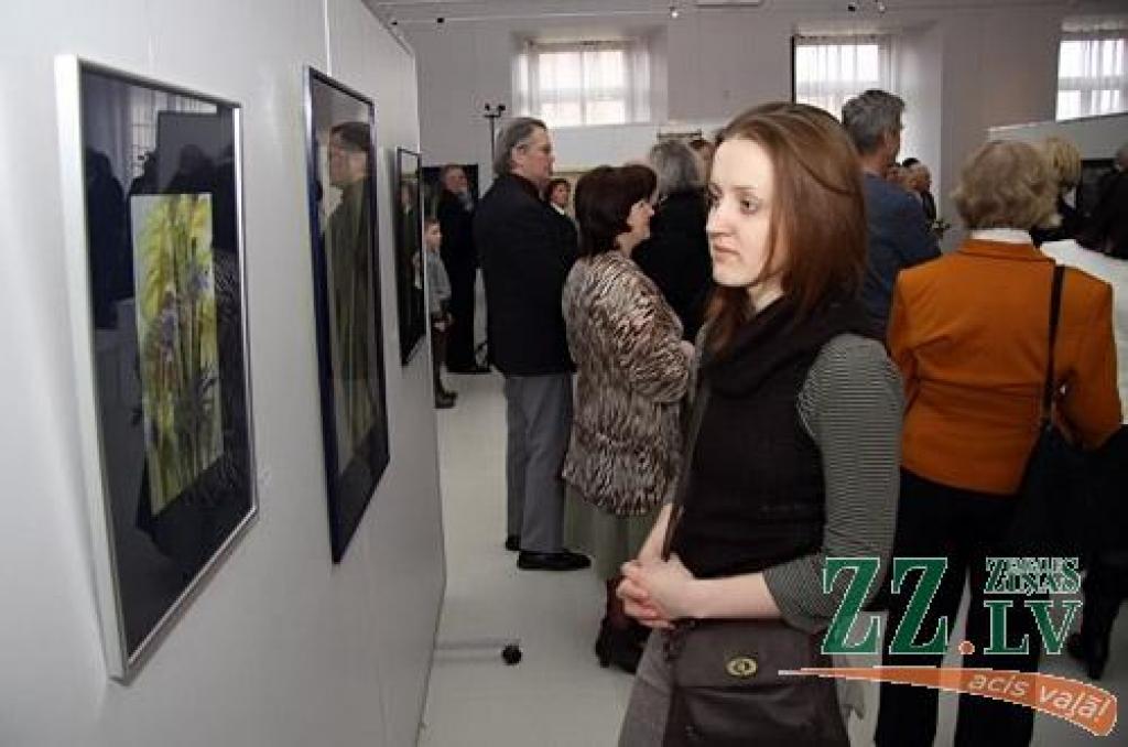 Jelgava, kā to Pavasara izstādes atklāšanā ceturtdien Ģ.Eliasa Vēstures un mākslas muzejā uzsvēra muzeja direktores vietniece Marija Kaupere, ir viena no pirmajām pilsētām, kas šogad aizsāk Mākslas dienu pasākumus Latvijā. Pie tam ar sen...