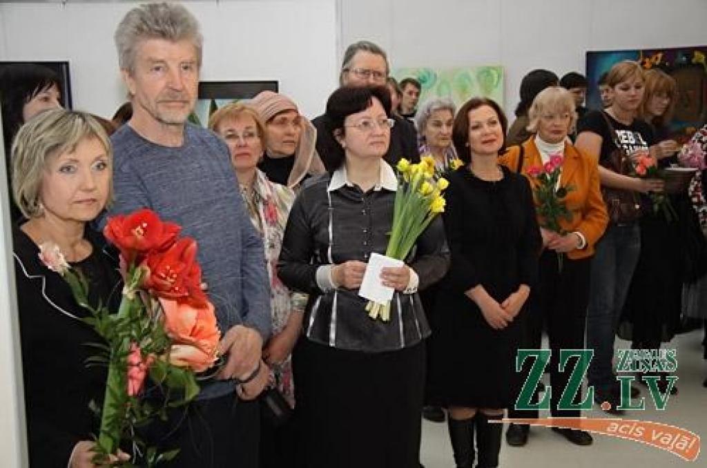 Jelgava, kā to Pavasara izstādes atklāšanā ceturtdien Ģ.Eliasa Vēstures un mākslas muzejā uzsvēra muzeja direktores vietniece Marija Kaupere, ir viena no pirmajām pilsētām, kas šogad aizsāk Mākslas dienu pasākumus Latvijā. Pie tam ar sen...