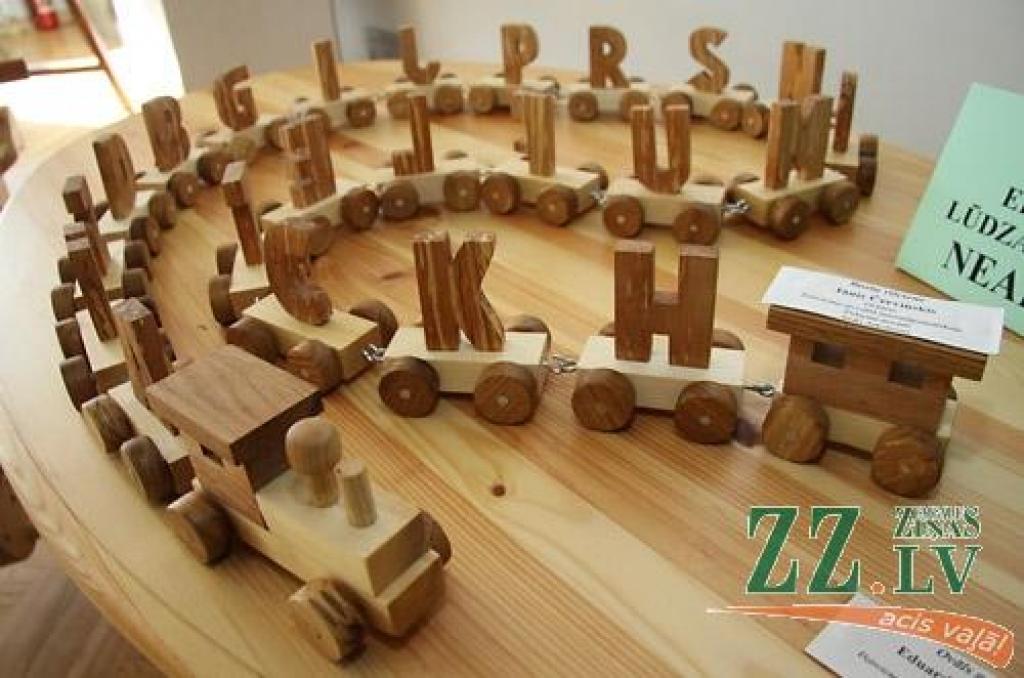 Jelgavas kultūras namā apskatāma integratīvā mākslas festivāla «Nāc līdzās» dalībnieku lietišķās un tēlotājmākslas darbu izstāde, kurā piedalās bērni un jaunieši ar garīgās vai fiziskās attīstības traucējumiem, bāreņi un bērni no sociāli...