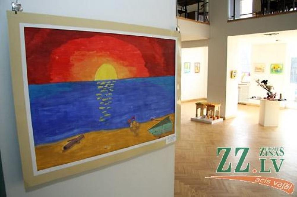 Jelgavas kultūras namā apskatāma integratīvā mākslas festivāla «Nāc līdzās» dalībnieku lietišķās un tēlotājmākslas darbu izstāde, kurā piedalās bērni un jaunieši ar garīgās vai fiziskās attīstības traucējumiem, bāreņi un bērni no sociāli...