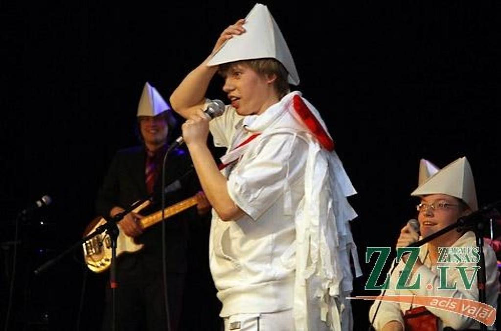 Jelgavas kultūras namā apskatāma integratīvā mākslas festivāla «Nāc līdzās» dalībnieku lietišķās un tēlotājmākslas darbu izstāde, kurā piedalās bērni un jaunieši ar garīgās vai fiziskās attīstības traucējumiem, bāreņi un bērni no sociāli...