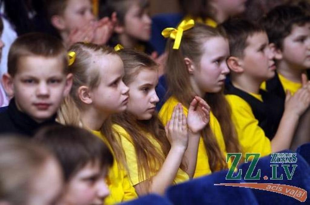 Jelgavas kultūras namā apskatāma integratīvā mākslas festivāla «Nāc līdzās» dalībnieku lietišķās un tēlotājmākslas darbu izstāde, kurā piedalās bērni un jaunieši ar garīgās vai fiziskās attīstības traucējumiem, bāreņi un bērni no sociāli...