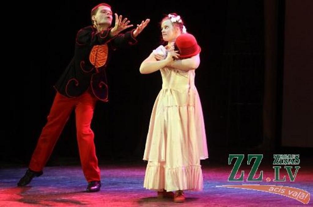 Jelgavas kultūras namā apskatāma integratīvā mākslas festivāla «Nāc līdzās» dalībnieku lietišķās un tēlotājmākslas darbu izstāde, kurā piedalās bērni un jaunieši ar garīgās vai fiziskās attīstības traucējumiem, bāreņi un bērni no sociāli...