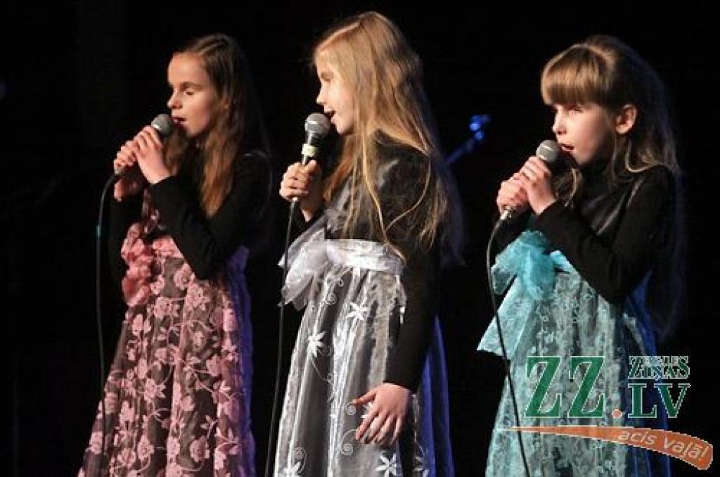 Jelgavas kultūras namā apskatāma integratīvā mākslas festivāla «Nāc līdzās» dalībnieku lietišķās un tēlotājmākslas darbu izstāde, kurā piedalās bērni un jaunieši ar garīgās vai fiziskās attīstības traucējumiem, bāreņi un bērni no sociāli...