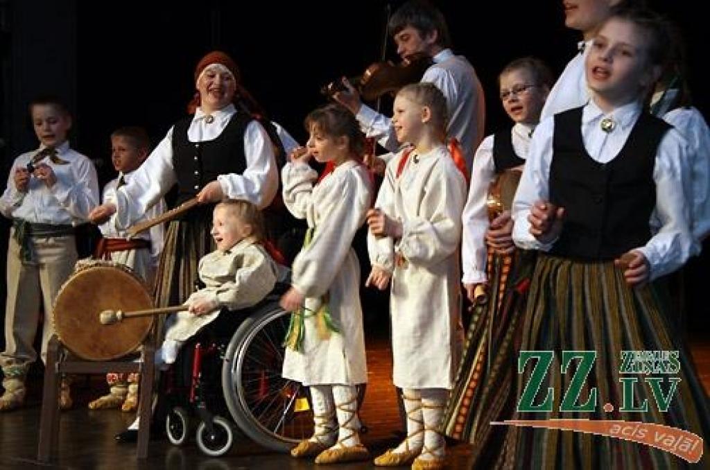 Jelgavas kultūras namā apskatāma integratīvā mākslas festivāla «Nāc līdzās» dalībnieku lietišķās un tēlotājmākslas darbu izstāde, kurā piedalās bērni un jaunieši ar garīgās vai fiziskās attīstības traucējumiem, bāreņi un bērni no sociāli...