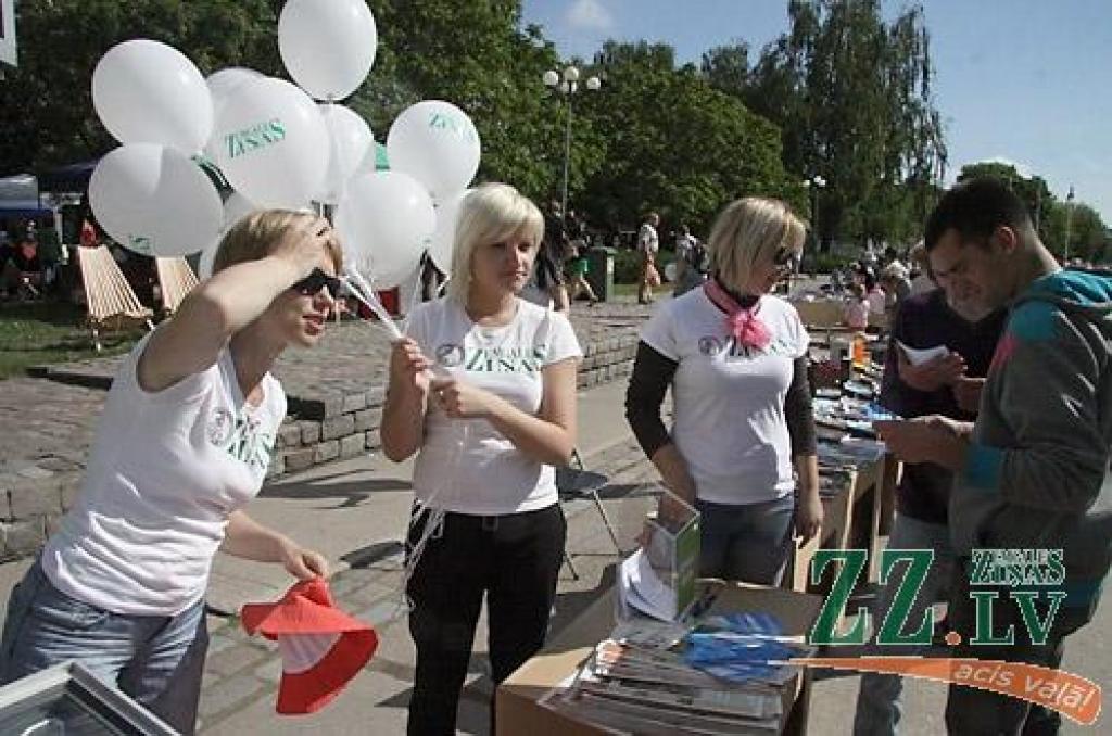 Laika gaitā Pilsētas svētkos Jelgavā popularitāti iemantojis te viens, te otrs pasākums, bet allaž stabila sastāvdaļa vienmēr ir Amatu diena Hercoga Jēkaba laukumā. Arī 2011.gada maija pēdējā sestdienā jelgavnieki, ne vienmēr strikti...