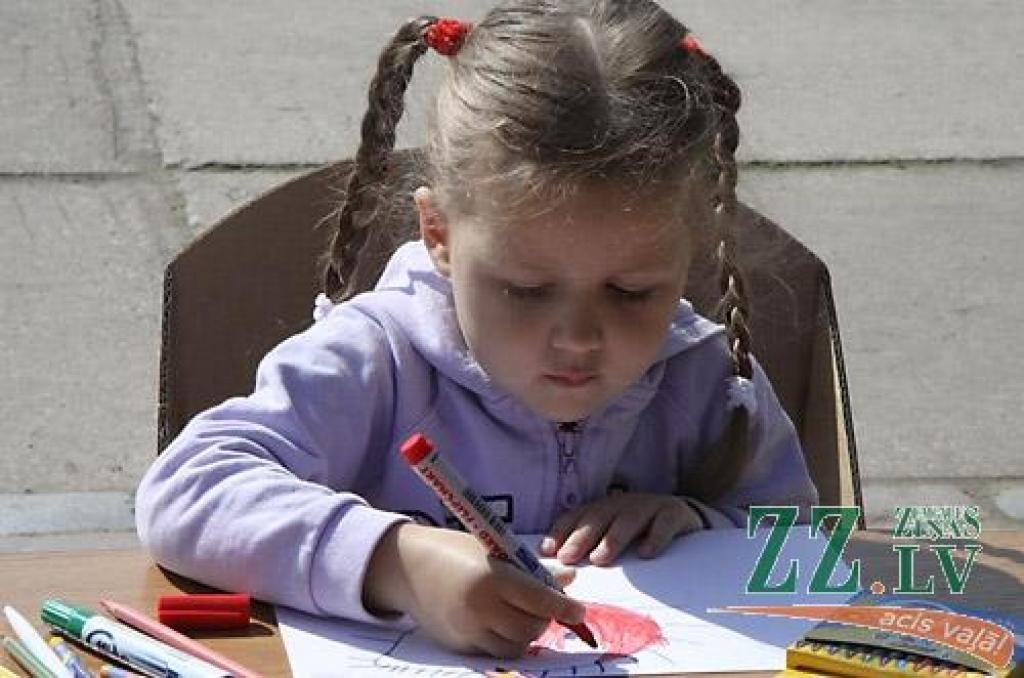 Laika gaitā Pilsētas svētkos Jelgavā popularitāti iemantojis te viens, te otrs pasākums, bet allaž stabila sastāvdaļa vienmēr ir Amatu diena Hercoga Jēkaba laukumā. Arī 2011.gada maija pēdējā sestdienā jelgavnieki, ne vienmēr strikti...