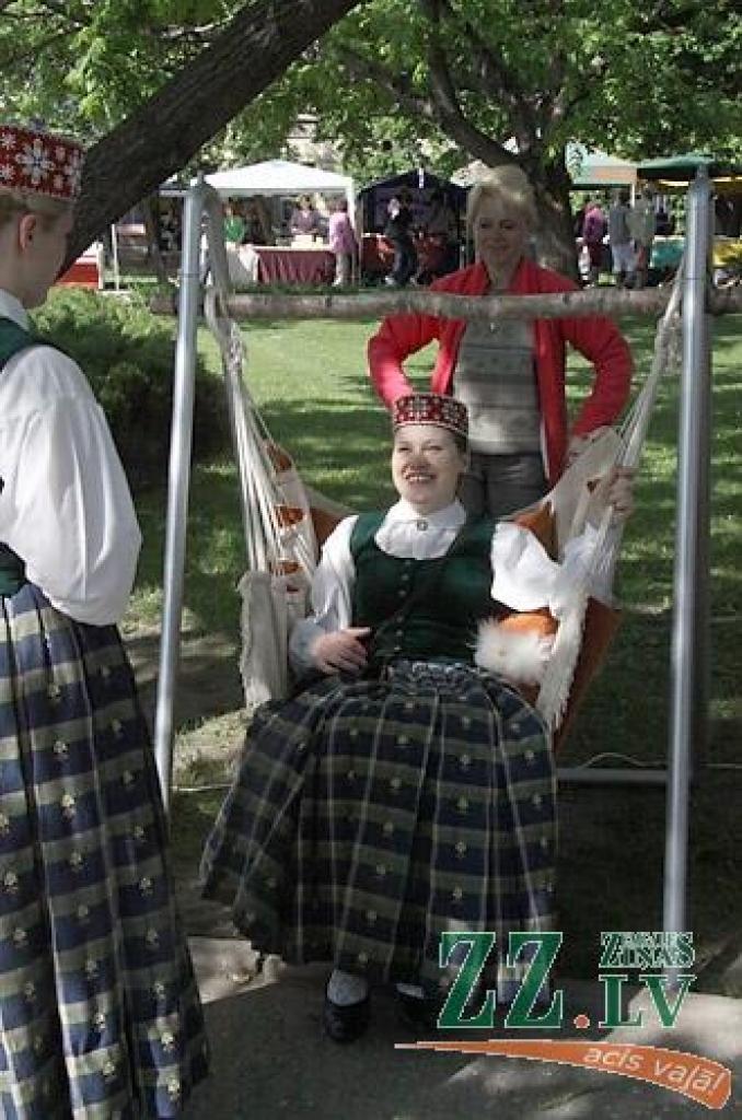 Laika gaitā Pilsētas svētkos Jelgavā popularitāti iemantojis te viens, te otrs pasākums, bet allaž stabila sastāvdaļa vienmēr ir Amatu diena Hercoga Jēkaba laukumā. Arī 2011.gada maija pēdējā sestdienā jelgavnieki, ne vienmēr strikti...