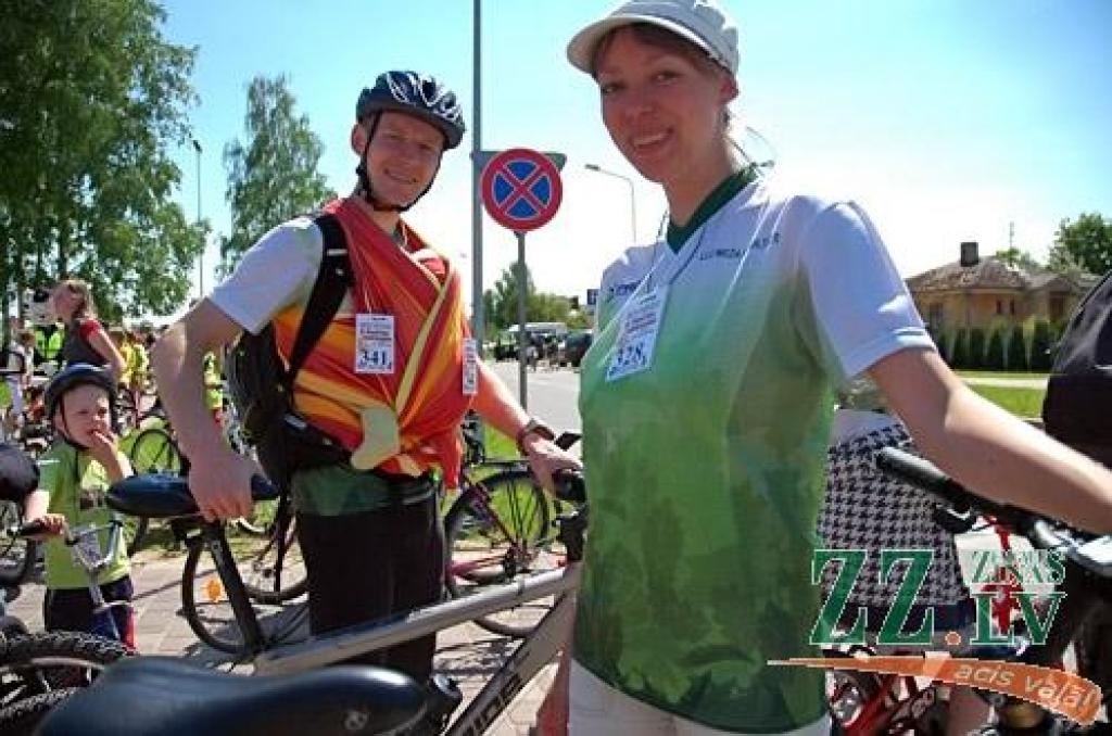 Līdz šim nepieredzēts skaits – ap piecsimt velobraucēju reģistrējās 6.Vienotības velobraucienā, kas šoreiz no Zemgales Olimpiskā centra cauri pilsētas centram aizveda uz bērnu jauniešu centra «Junda» brīvdabas aktivitāšu centru «Lediņi»....