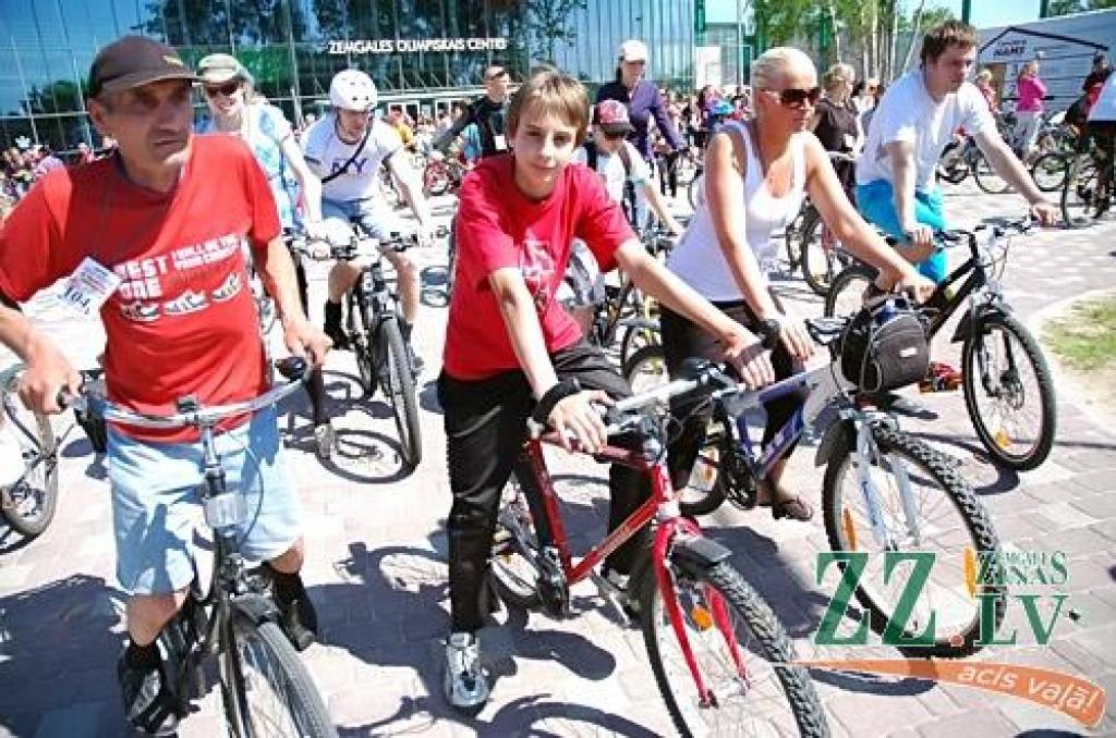 Līdz šim nepieredzēts skaits – ap piecsimt velobraucēju reģistrējās 6.Vienotības velobraucienā, kas šoreiz no Zemgales Olimpiskā centra cauri pilsētas centram aizveda uz bērnu jauniešu centra «Junda» brīvdabas aktivitāšu centru «Lediņi»....
