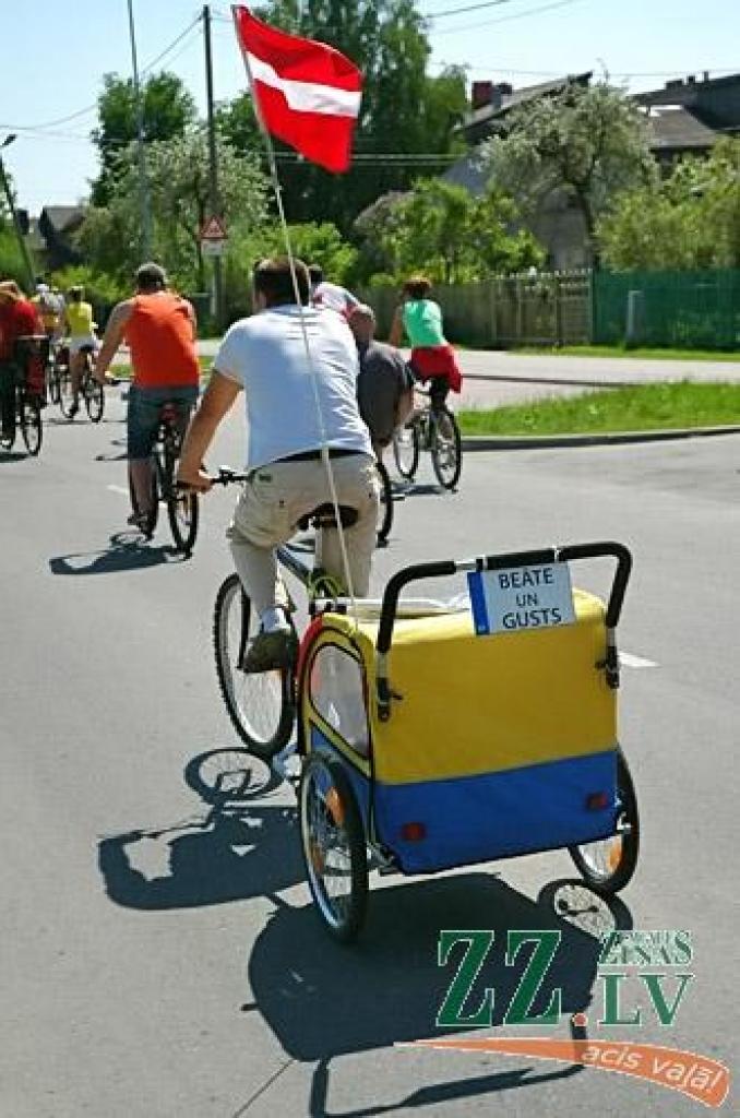 Līdz šim nepieredzēts skaits – ap piecsimt velobraucēju reģistrējās 6.Vienotības velobraucienā, kas šoreiz no Zemgales Olimpiskā centra cauri pilsētas centram aizveda uz bērnu jauniešu centra «Junda» brīvdabas aktivitāšu centru «Lediņi»....