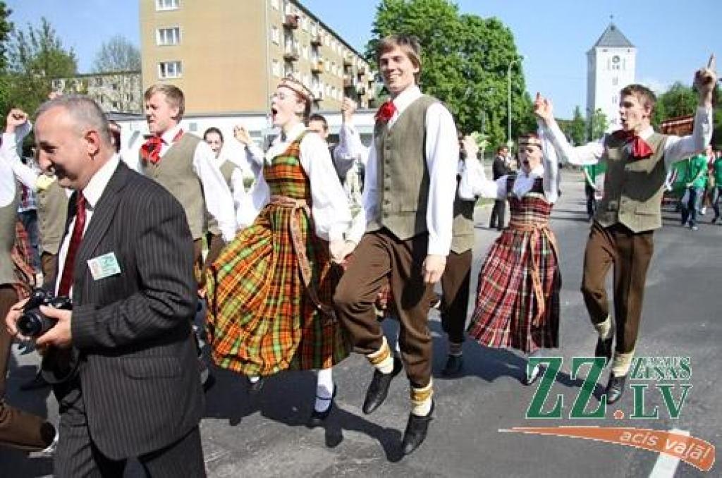 Par to ir pārliecināts pusotrs tūkstotis Latvijas profesionālo izglītības iestāžu jauniešu, kas pulcējās Jelgavā uz Amatnieku svētkiem. Ceturtdien un piektdien Jelgavā pulcējās aptuveni pusotrs tūkstotis jauniešu no visas Latvijas, lai...