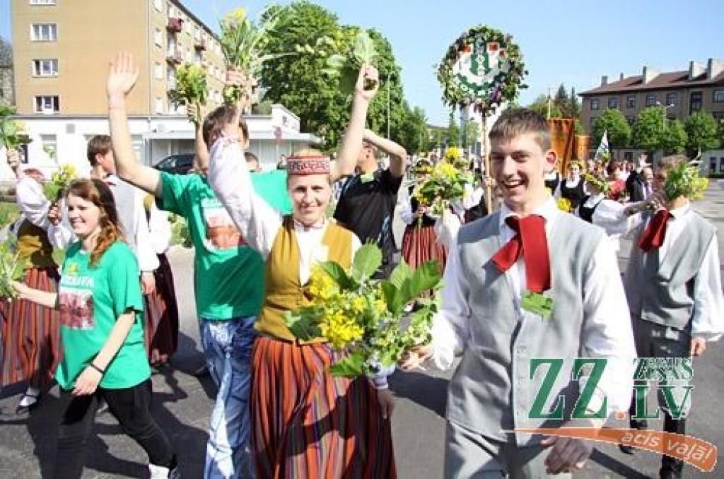 Par to ir pārliecināts pusotrs tūkstotis Latvijas profesionālo izglītības iestāžu jauniešu, kas pulcējās Jelgavā uz Amatnieku svētkiem. Ceturtdien un piektdien Jelgavā pulcējās aptuveni pusotrs tūkstotis jauniešu no visas Latvijas, lai...