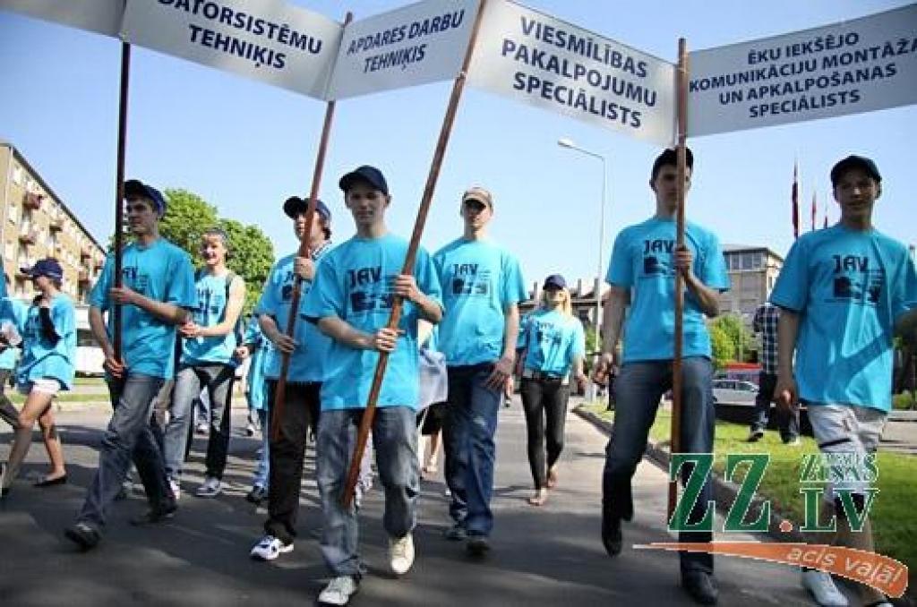 Par to ir pārliecināts pusotrs tūkstotis Latvijas profesionālo izglītības iestāžu jauniešu, kas pulcējās Jelgavā uz Amatnieku svētkiem. Ceturtdien un piektdien Jelgavā pulcējās aptuveni pusotrs tūkstotis jauniešu no visas Latvijas, lai...