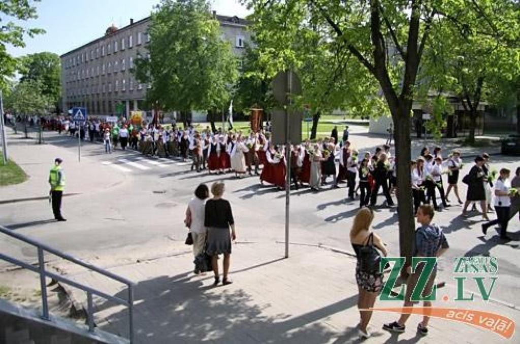 Par to ir pārliecināts pusotrs tūkstotis Latvijas profesionālo izglītības iestāžu jauniešu, kas pulcējās Jelgavā uz Amatnieku svētkiem. Ceturtdien un piektdien Jelgavā pulcējās aptuveni pusotrs tūkstotis jauniešu no visas Latvijas, lai...