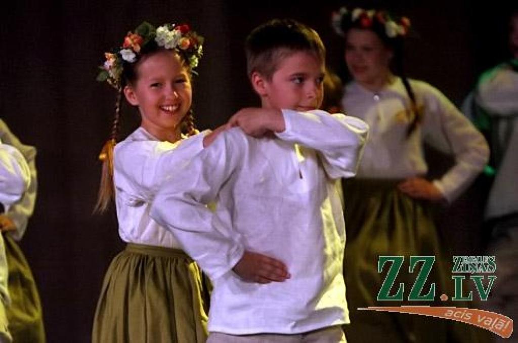 Svētdien, 15. maijā, Jelgavas kultūras namu piedimdināja Bērnu un jauniešu centra «Junda» tautas deju kolektīvi «Jundaliņi», «Jundēns» un «Jundari». Koncertā «Lec, kumeliņ, dancodams!» viņi svinēja savu 11. dzimšanas dienu, kurai bija...