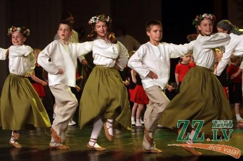 Svētdien, 15. maijā, Jelgavas kultūras namu piedimdināja Bērnu un jauniešu centra «Junda» tautas deju kolektīvi «Jundaliņi», «Jundēns» un «Jundari». Koncertā «Lec, kumeliņ, dancodams!» viņi svinēja savu 11. dzimšanas dienu, kurai bija...