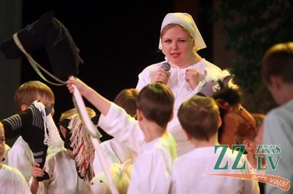 Svētdien, 15. maijā, Jelgavas kultūras namu piedimdināja Bērnu un jauniešu centra «Junda» tautas deju kolektīvi «Jundaliņi», «Jundēns» un «Jundari». Koncertā «Lec, kumeliņ, dancodams!» viņi svinēja savu 11. dzimšanas dienu, kurai bija...