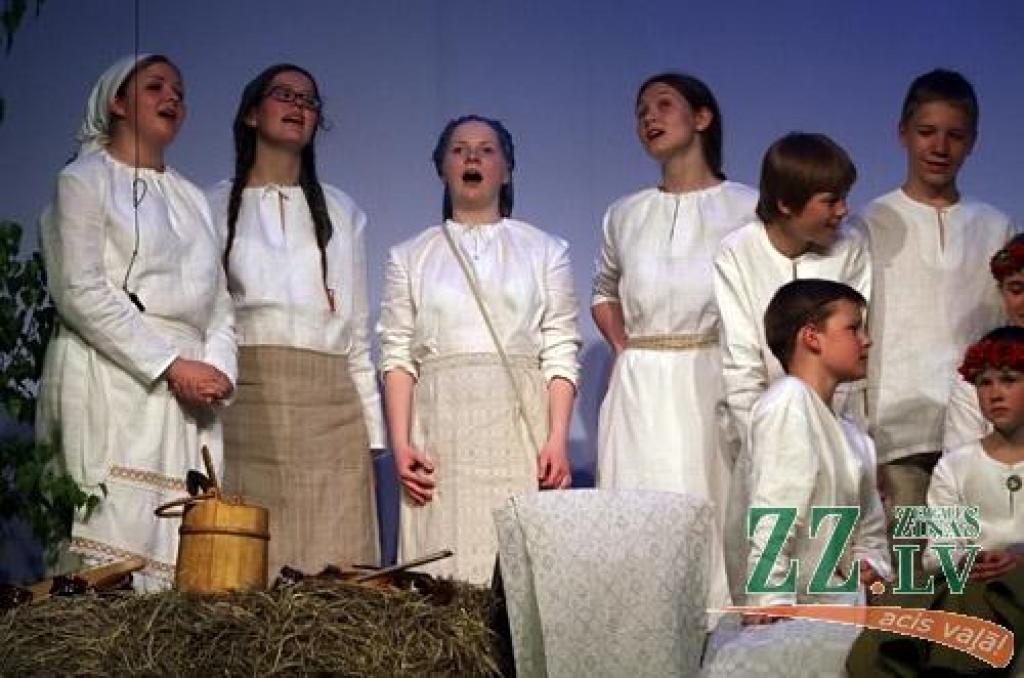 Svētdien, 15. maijā, Jelgavas kultūras namu piedimdināja Bērnu un jauniešu centra «Junda» tautas deju kolektīvi «Jundaliņi», «Jundēns» un «Jundari». Koncertā «Lec, kumeliņ, dancodams!» viņi svinēja savu 11. dzimšanas dienu, kurai bija...