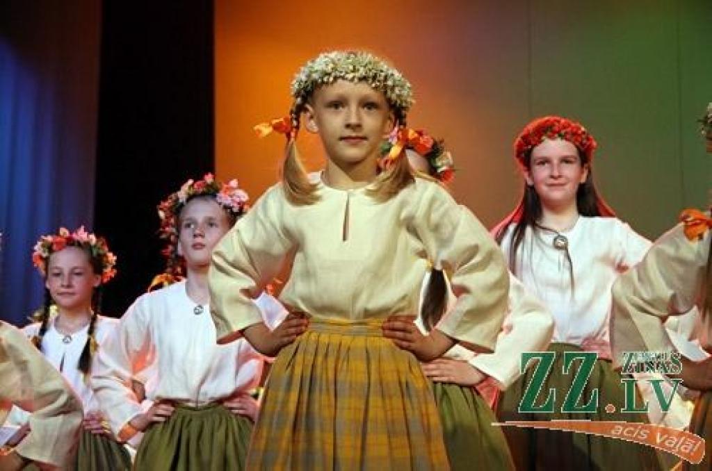 Svētdien, 15. maijā, Jelgavas kultūras namu piedimdināja Bērnu un jauniešu centra «Junda» tautas deju kolektīvi «Jundaliņi», «Jundēns» un «Jundari». Koncertā «Lec, kumeliņ, dancodams!» viņi svinēja savu 11. dzimšanas dienu, kurai bija...