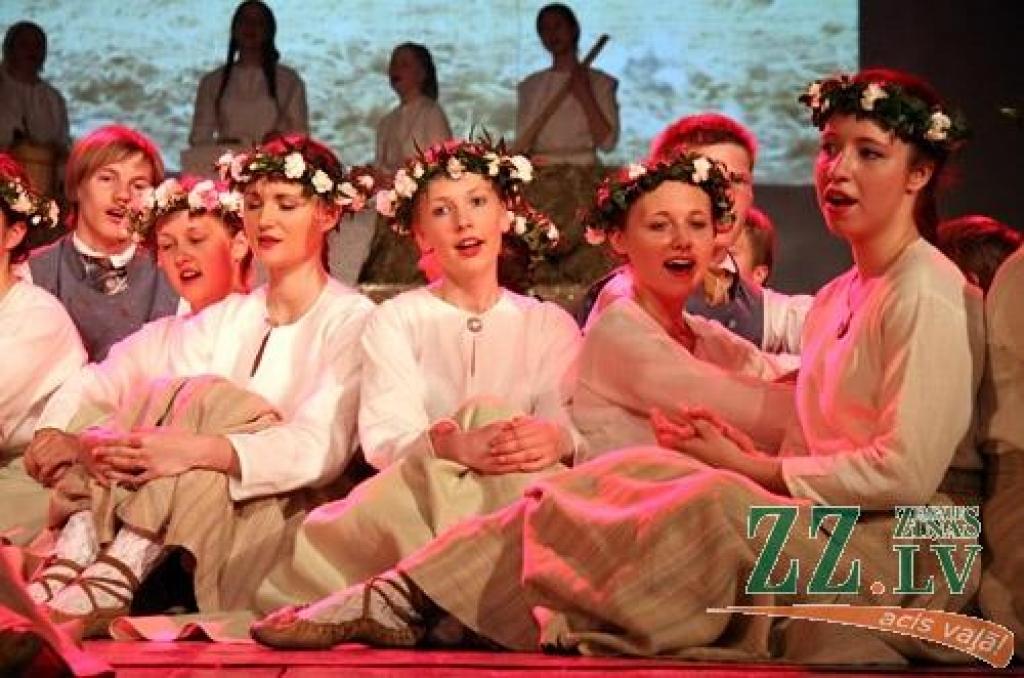 Svētdien, 15. maijā, Jelgavas kultūras namu piedimdināja Bērnu un jauniešu centra «Junda» tautas deju kolektīvi «Jundaliņi», «Jundēns» un «Jundari». Koncertā «Lec, kumeliņ, dancodams!» viņi svinēja savu 11. dzimšanas dienu, kurai bija...